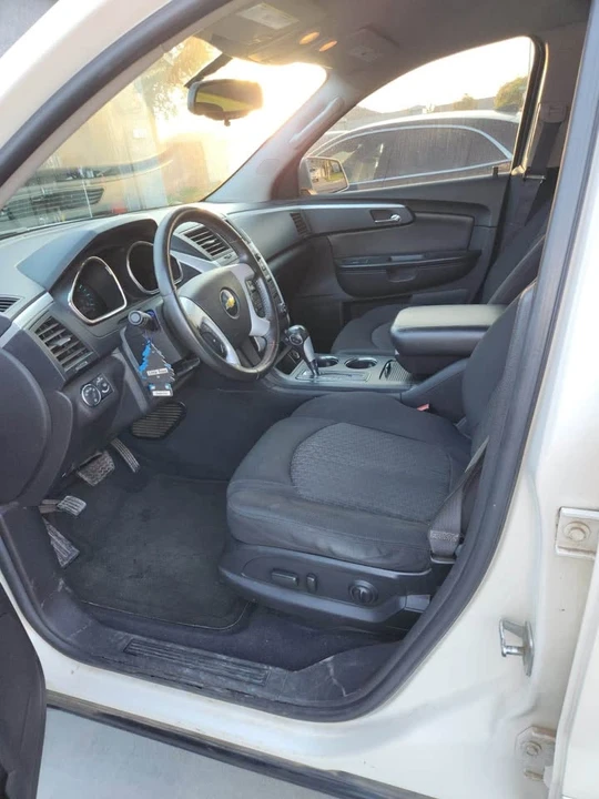 2011 Chevrolet Traverse - Image 8 of 11