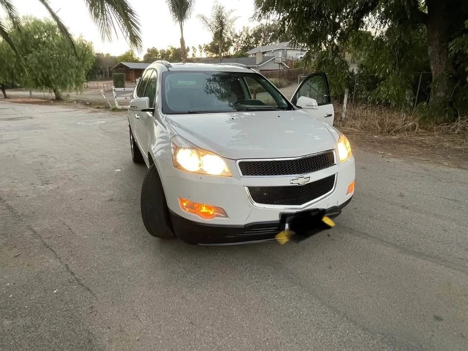 2011 Chevrolet Traverse - Image 3 of 10