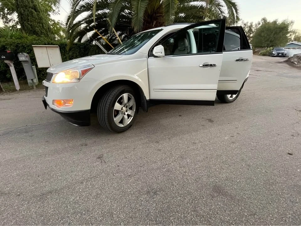 2011 Chevrolet Traverse - Image 7 of 12