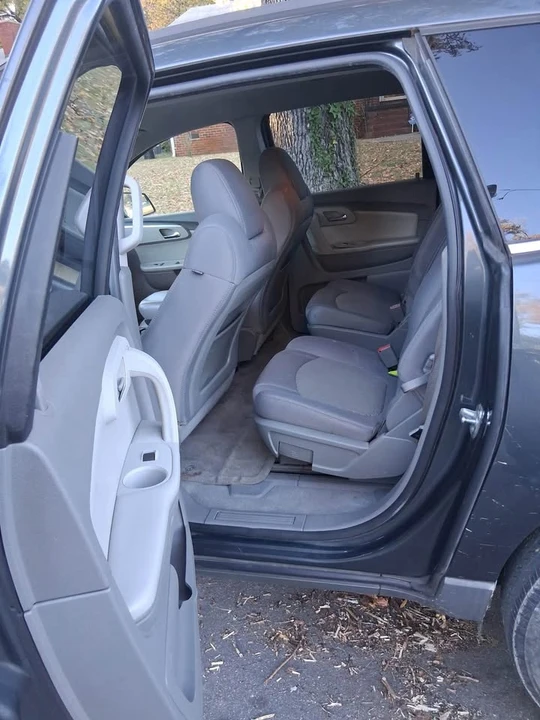 2011 Chevrolet Traverse - Image 5 of 8
