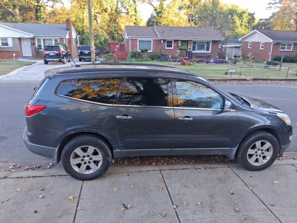 2011 Chevrolet Traverse - Image 3 of 8