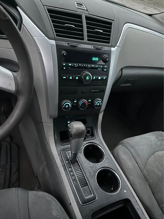 2011 Chevrolet Traverse - Image 6 of 8