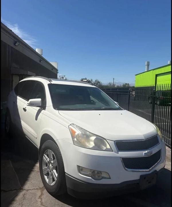 2011 Chevrolet Traverse - Image 2 of 5