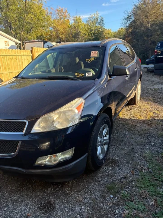 2011 Chevrolet Traverse - Image 2 of 7