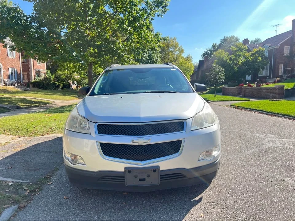 2011 Chevrolet Traverse - Image 2 of 20