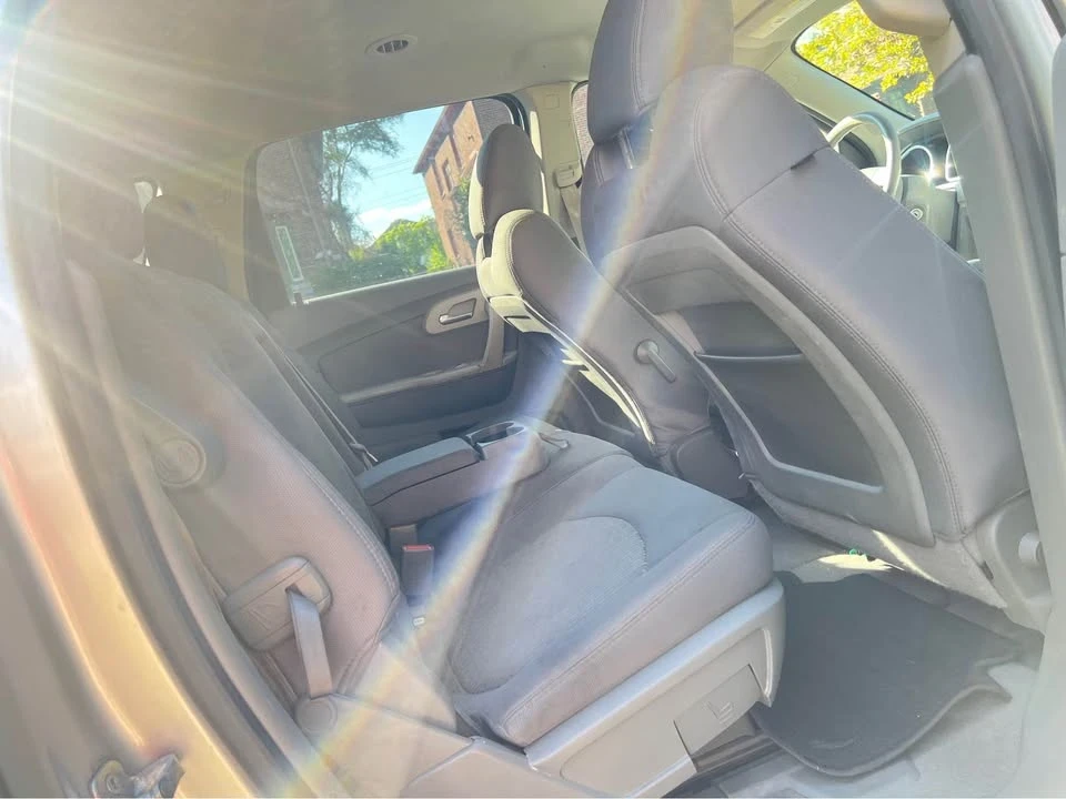 2011 Chevrolet Traverse - Image 11 of 20