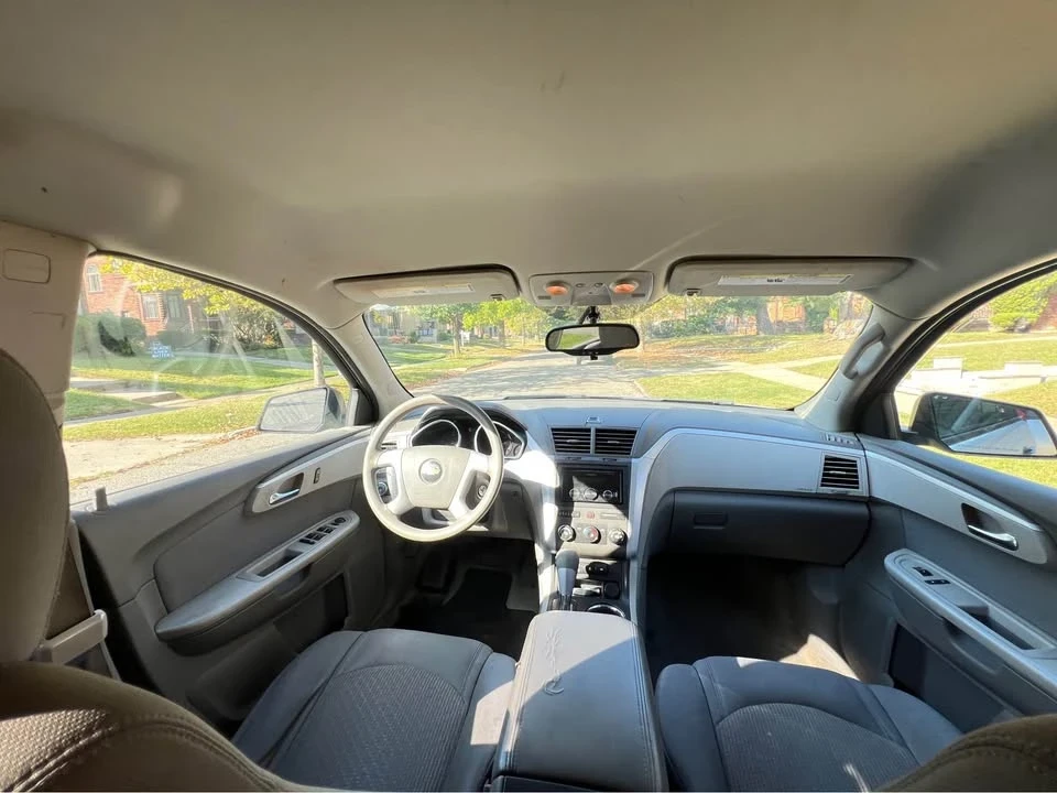 2011 Chevrolet Traverse - Image 10 of 20