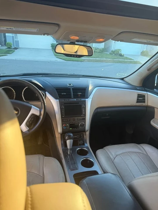 2011 Chevrolet Traverse - Image 8 of 10