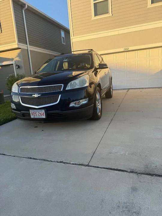 2011 Chevrolet Traverse - Image 2 of 10