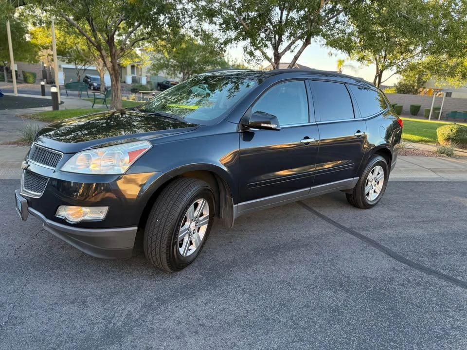 2011 Chevrolet Traverse - Image 2 of 19