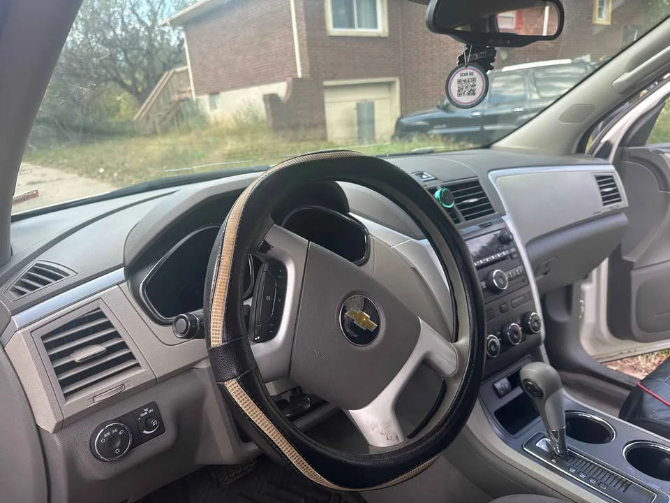 2011 Chevrolet Traverse - Image 7 of 12