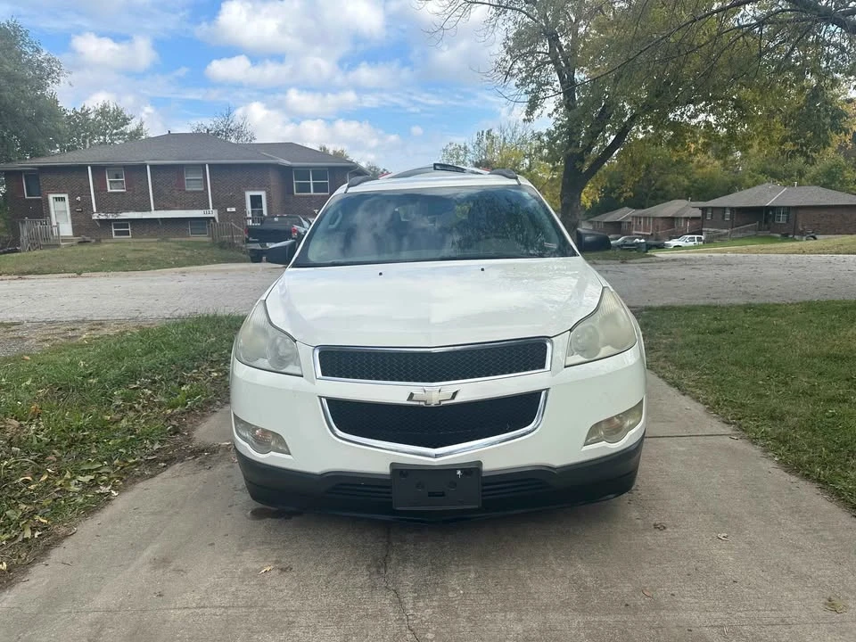 2011 Chevrolet Traverse - Image 3 of 12