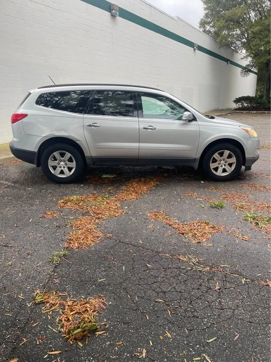 2011 Chevrolet Traverse - Image 6 of 13