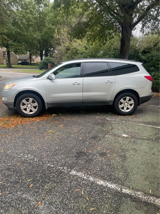 2011 Chevrolet Traverse - Image 2 of 13