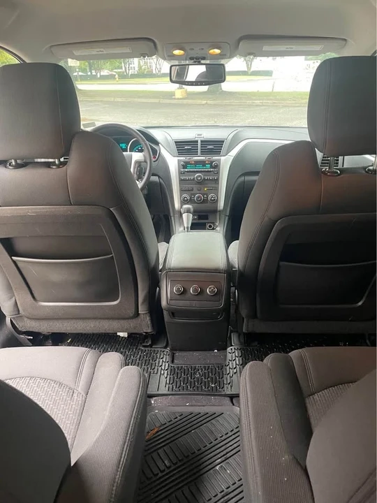 2011 Chevrolet Traverse - Image 12 of 13