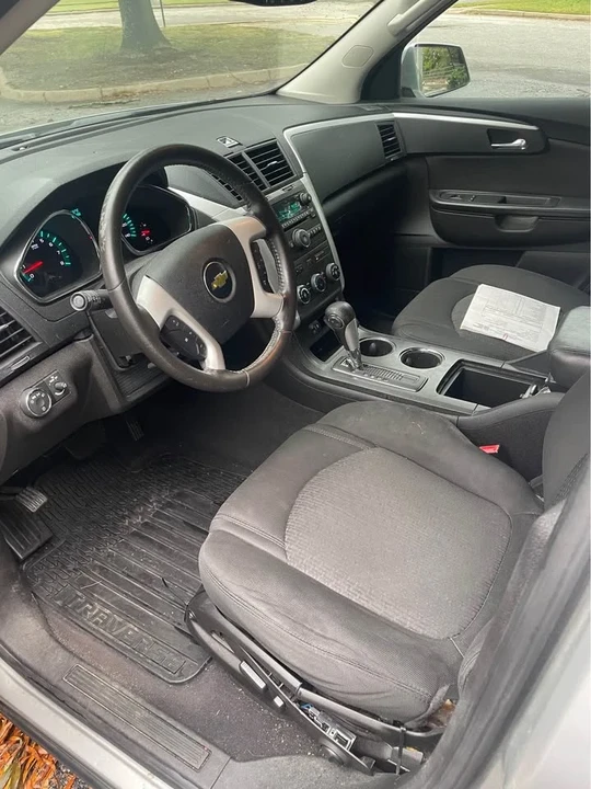2011 Chevrolet Traverse - Image 9 of 13