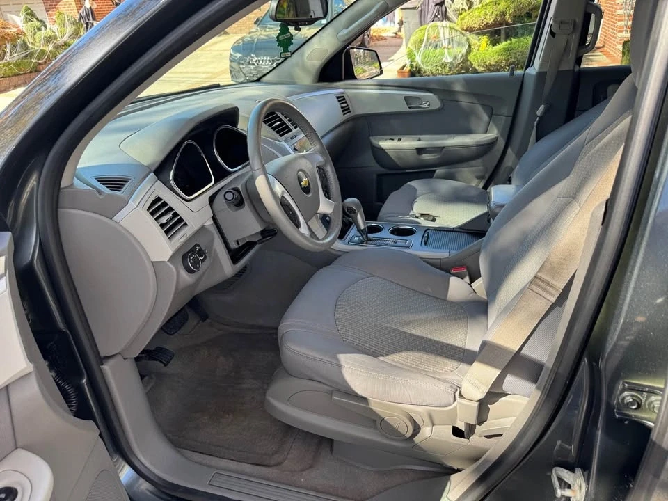 2011 Chevrolet Traverse - Image 7 of 10