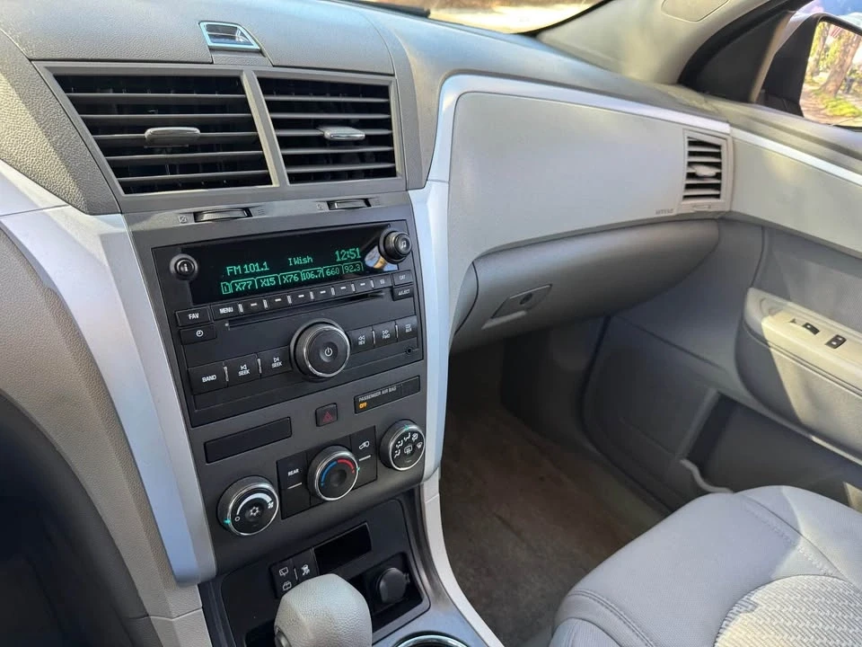 2011 Chevrolet Traverse - Image 9 of 10