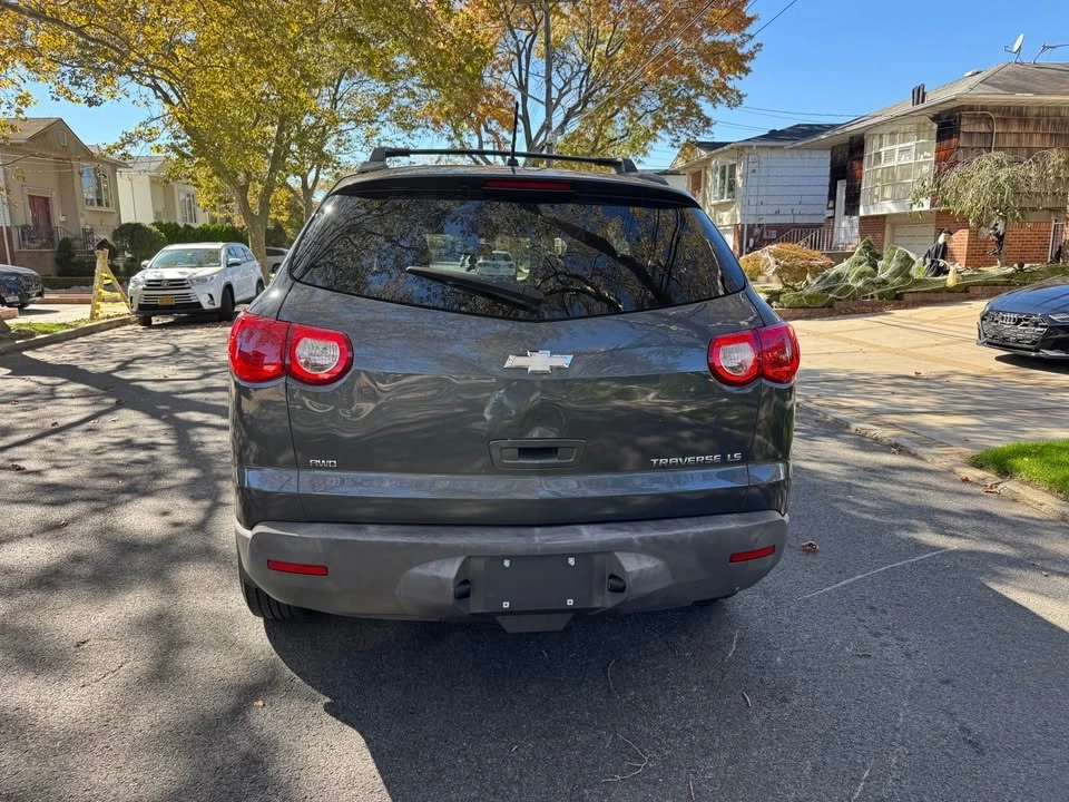 2011 Chevrolet Traverse - Image 3 of 10