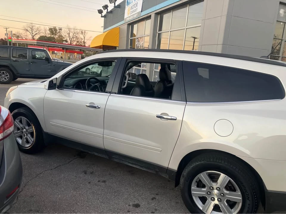 2011 Chevrolet Traverse - Image 3 of 7