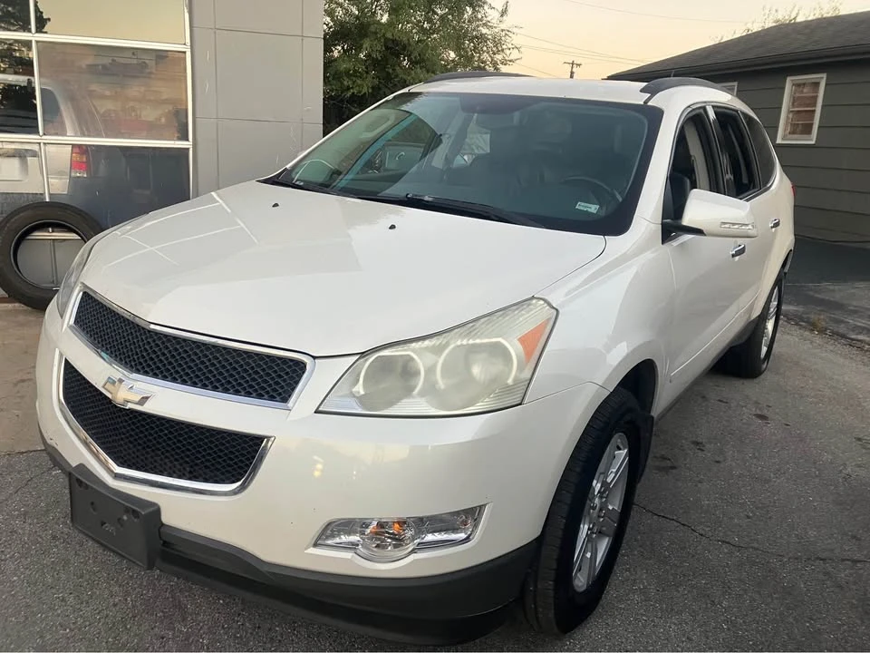 2011 Chevrolet Traverse - Image 2 of 7