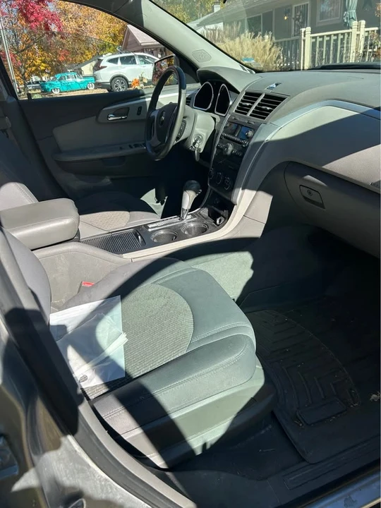 2011 Chevrolet Traverse - Image 11 of 14
