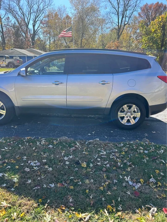 2011 Chevrolet Traverse - Image 3 of 14