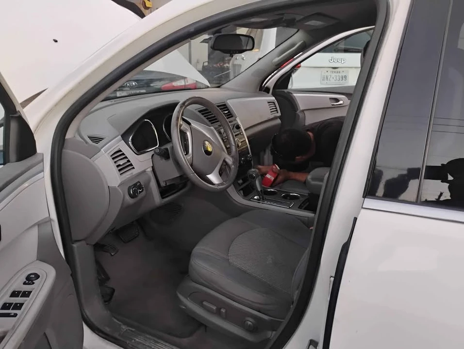 2011 Chevrolet Traverse - Image 7 of 11