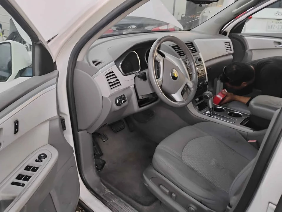 2011 Chevrolet Traverse - Image 6 of 11