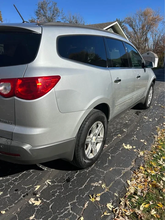2011 Chevrolet Traverse - Image 8 of 14
