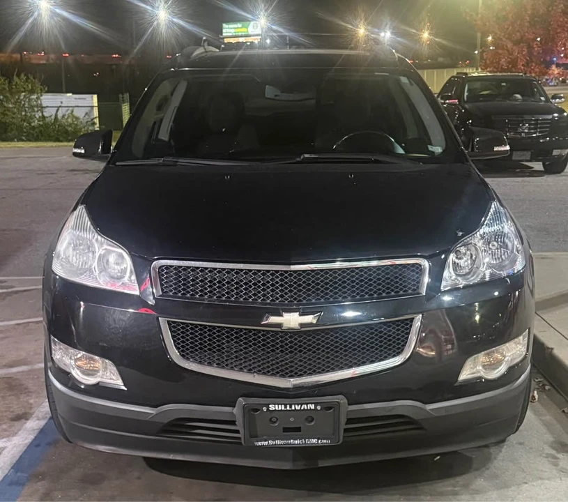2011 Chevrolet Traverse - Image 2 of 6