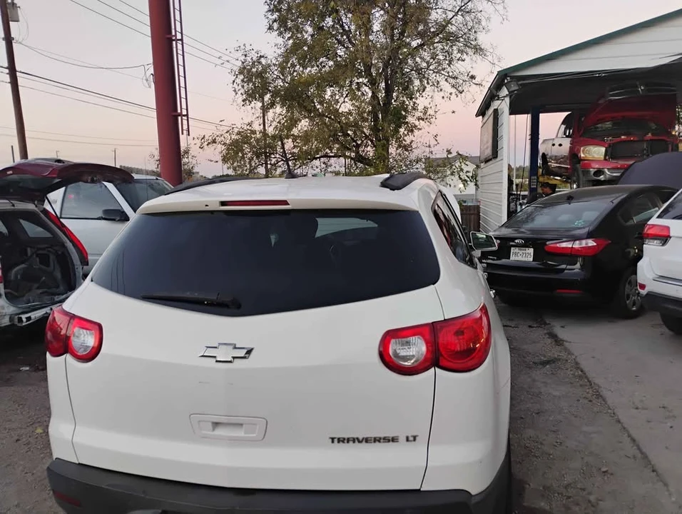 2011 Chevrolet Traverse - Image 10 of 11