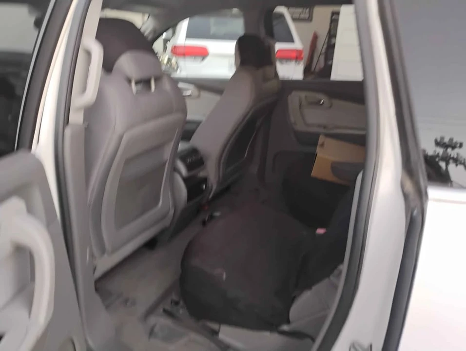 2011 Chevrolet Traverse - Image 8 of 11