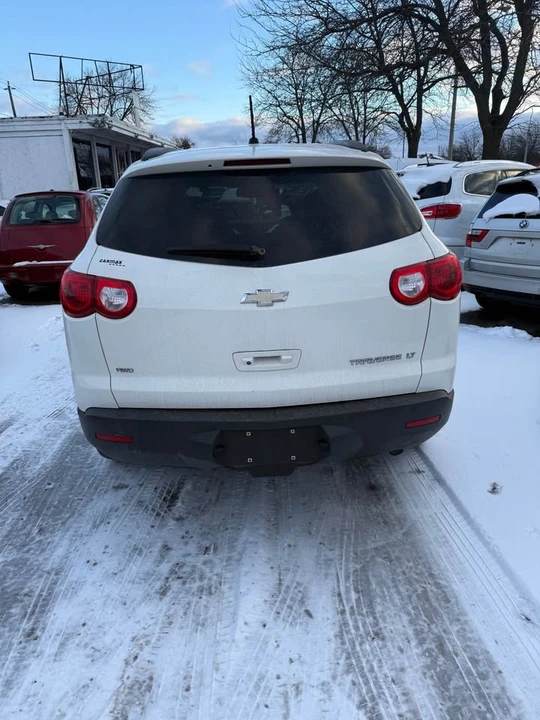 2011 Chevrolet Traverse - Image 3 of 5