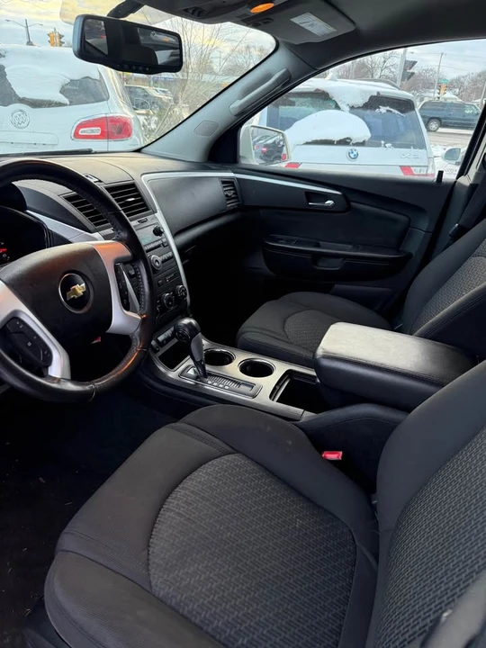 2011 Chevrolet Traverse - Image 4 of 5