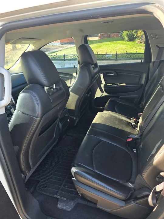 2011 Chevrolet Traverse - Image 8 of 10