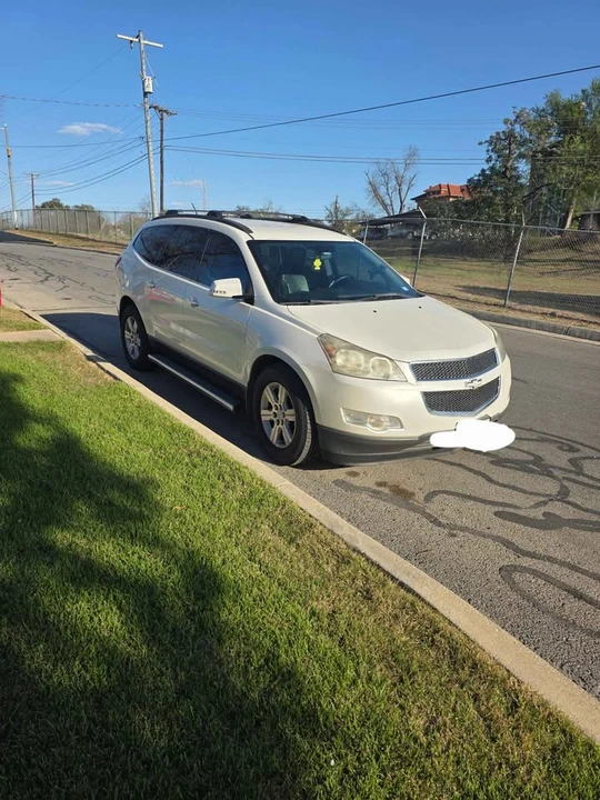 2011 Chevrolet Traverse - Image 2 of 10
