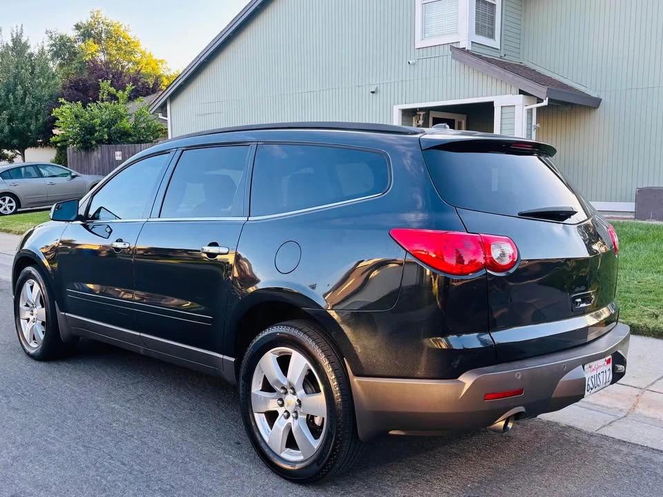 2011 Chevrolet Traverse - Image 3 of 15