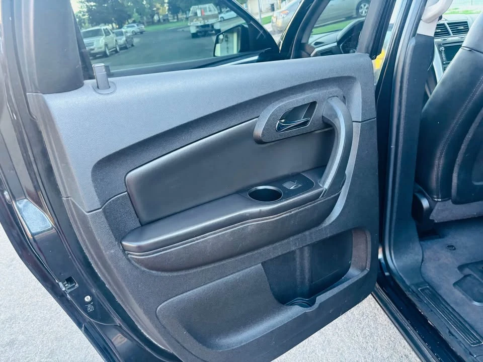 2011 Chevrolet Traverse - Image 11 of 15