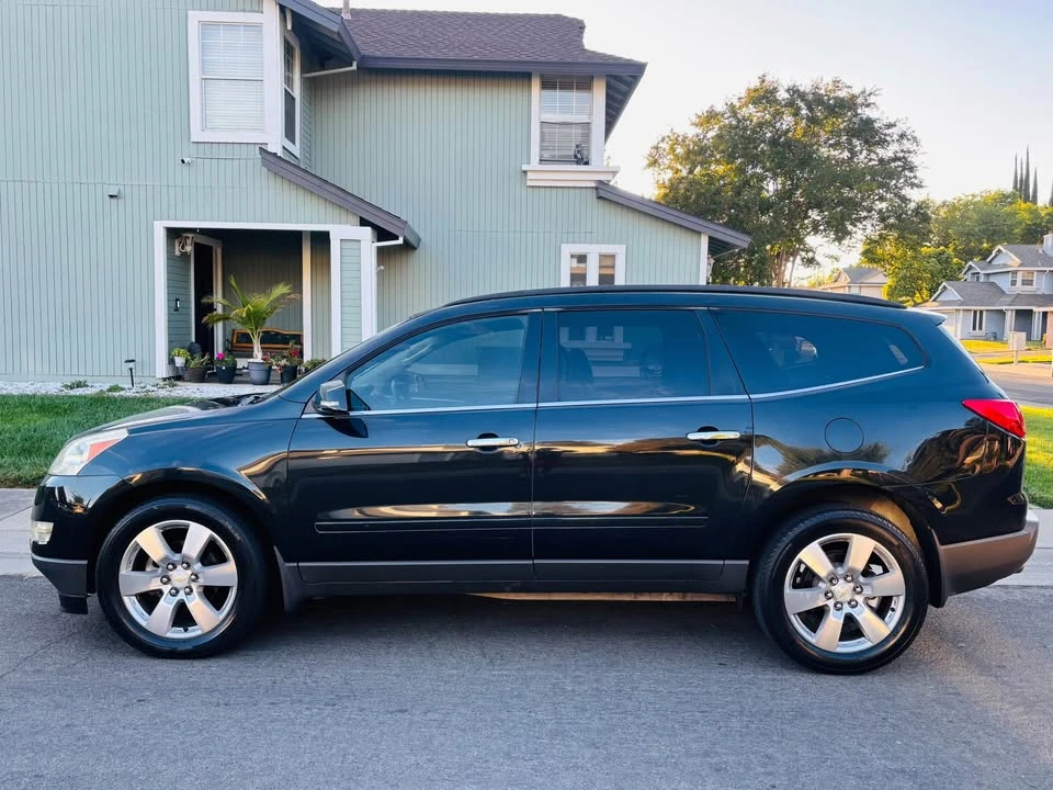 2011 Chevrolet Traverse - Image 2 of 15
