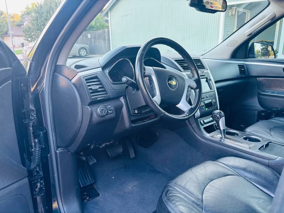 2011 Chevrolet Traverse - Image 7 of 15