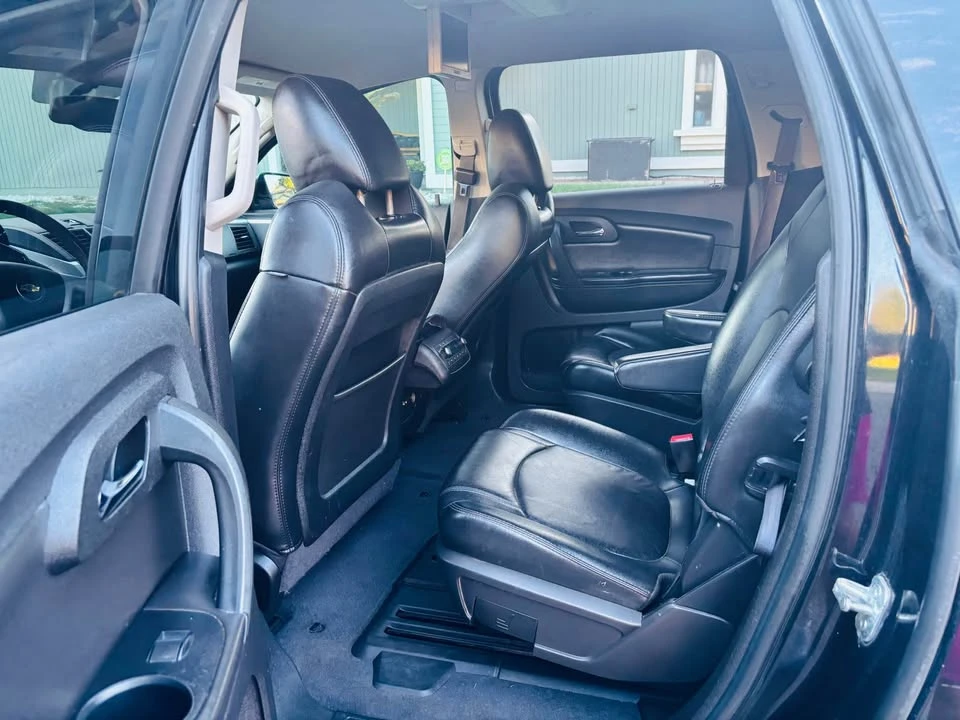 2011 Chevrolet Traverse - Image 10 of 15