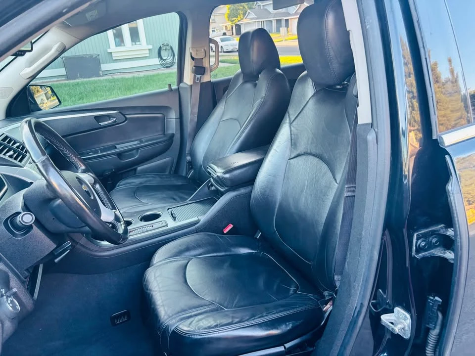 2011 Chevrolet Traverse - Image 8 of 15