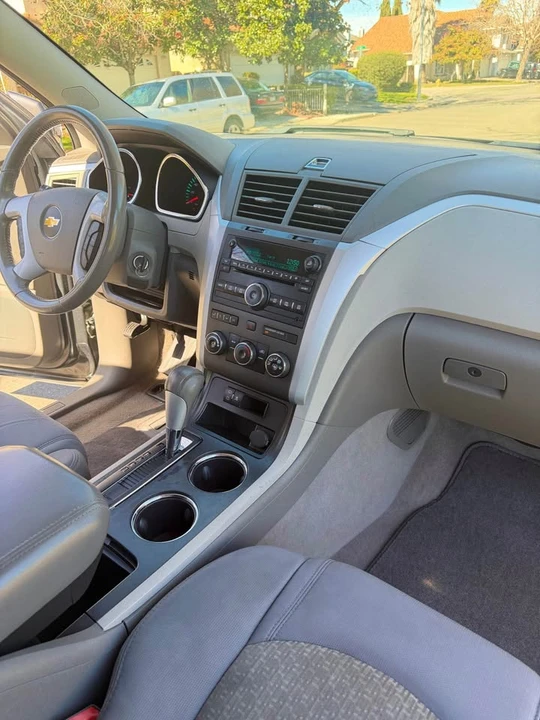2011 Chevrolet Traverse - Image 13 of 19