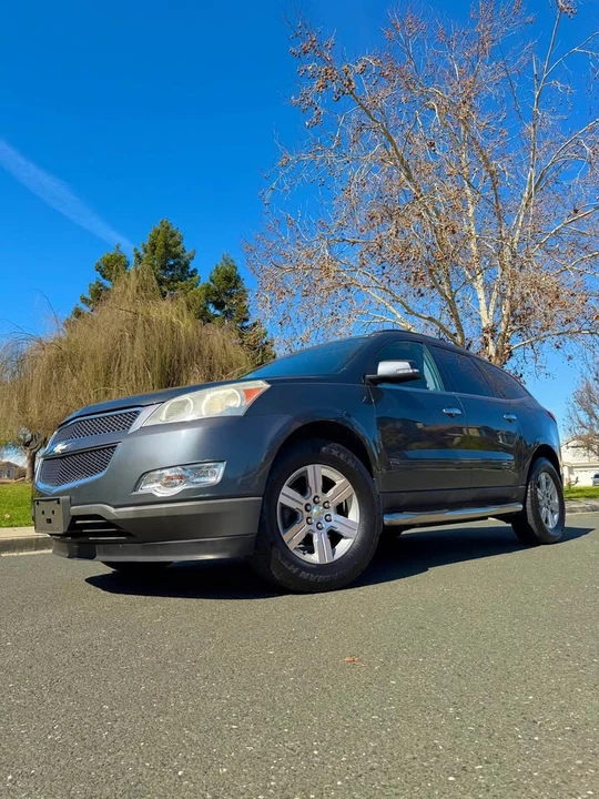 2011 Chevrolet Traverse - Image 2 of 19
