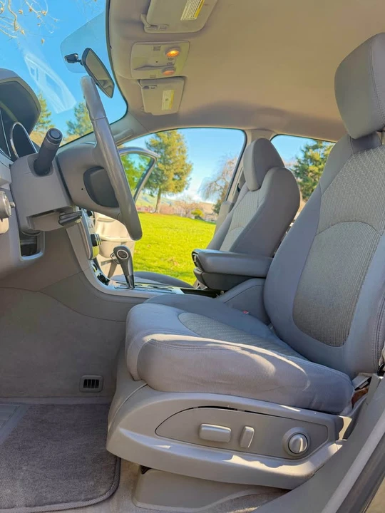 2011 Chevrolet Traverse - Image 12 of 19