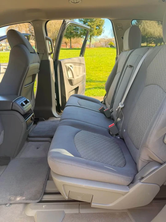 2011 Chevrolet Traverse - Image 15 of 19