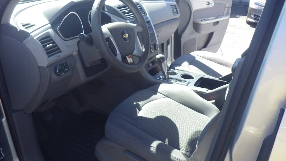 2011 Chevrolet Traverse - Image 14 of 15
