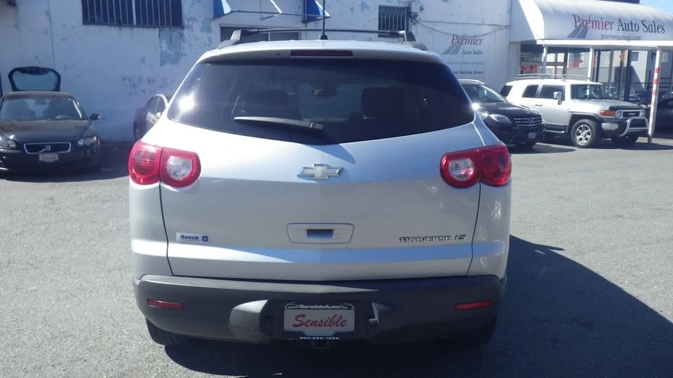 2011 Chevrolet Traverse - Image 4 of 15