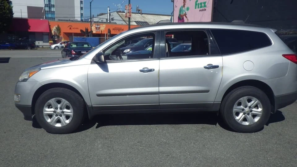 2011 Chevrolet Traverse - Image 2 of 15